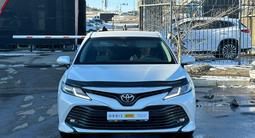 Toyota Camry 2018 года за 11 490 000 тг. в Актау – фото 2