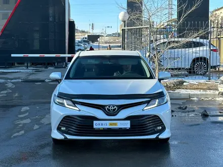 Toyota Camry 2018 года за 10 900 000 тг. в Актау – фото 2