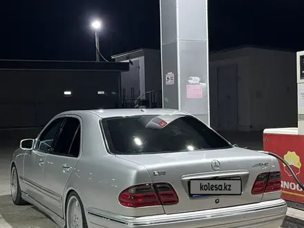 Mercedes-Benz E 55 AMG 2000 года за 7 000 000 тг. в Жанаозен – фото 3