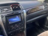 Toyota Camry 2015 года за 12 000 000 тг. в Актобе – фото 4