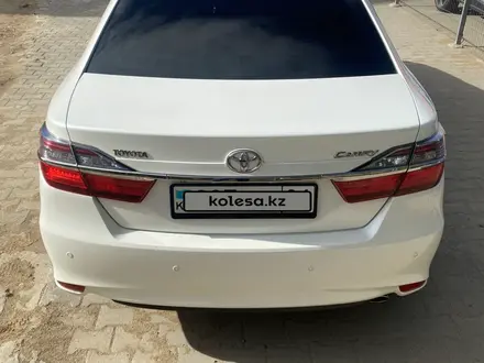 Toyota Camry 2015 года за 12 000 000 тг. в Актобе – фото 2