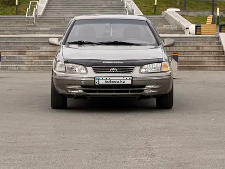Toyota Camry 2001 года за 3 300 000 тг. в Усть-Каменогорск