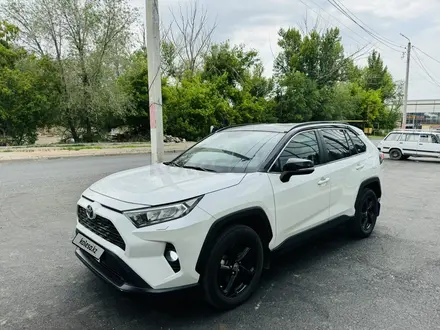 Toyota RAV4 2021 года за 15 990 000 тг. в Уральск – фото 3