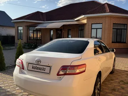 Toyota Camry 2011 года за 5 700 000 тг. в Актобе – фото 3