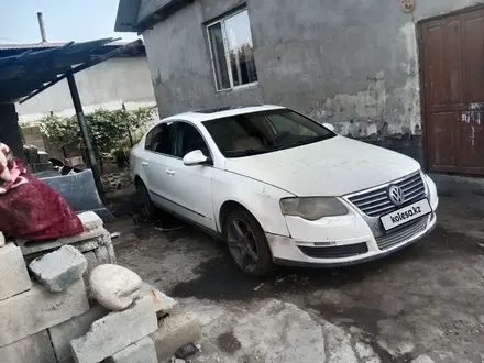 Volkswagen Passat 2006 года за 2 500 000 тг. в Байтерек – фото 2