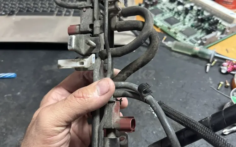 Клапан абсорбера (апсорбер) на двигателе 1 mz клапан асис датчик за 5 000 тг. в Алматы