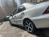 Mercedes-Benz C 200 2000 года за 2 500 000 тг. в Астана