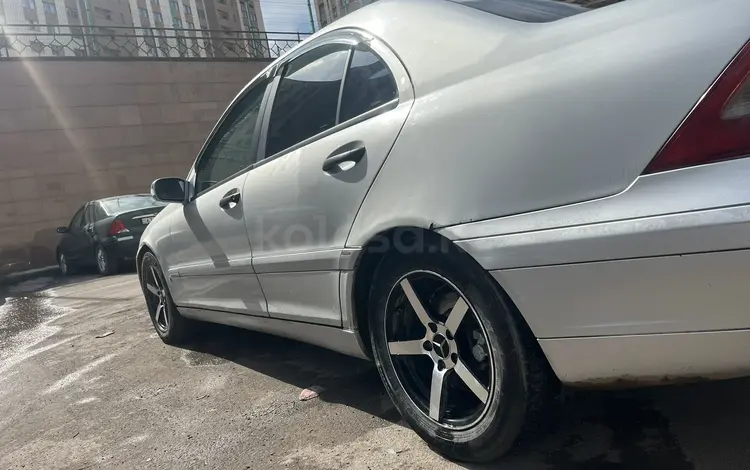 Mercedes-Benz C 200 2000 года за 2 700 000 тг. в Астана