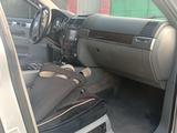 Volkswagen Touareg 2005 годаfor5 000 000 тг. в Алматы – фото 4