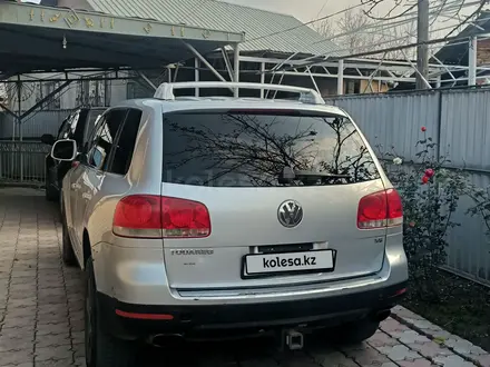 Volkswagen Touareg 2005 года за 5 000 000 тг. в Алматы – фото 2