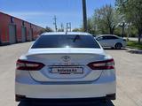 Toyota Camry 2021 года за 16 100 000 тг. в Актобе