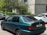 Volkswagen Vento 1995 года за 1 700 000 тг. в Алматы – фото 4