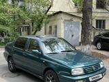 Volkswagen Vento 1995 года за 1 700 000 тг. в Алматы – фото 2