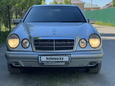 Mercedes-Benz E 320 1997 годаүшін5 000 000 тг. в Актобе