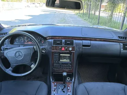 Mercedes-Benz E 320 1997 годаүшін5 000 000 тг. в Актобе – фото 7