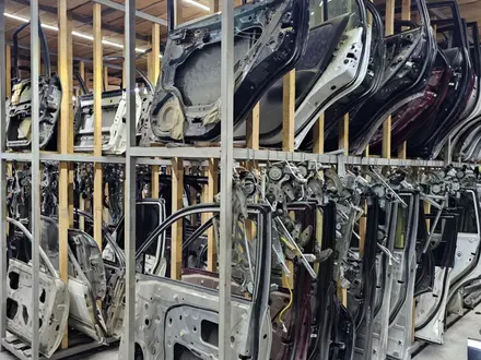 Дверь передняя задняя левая правая на Лексус за 2 026 тг. в Кызылорда