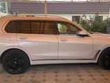 BMW X7 2020 года за 31 500 000 тг. в Алматы – фото 2