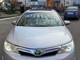 Toyota Camry 2014 года за 6 200 000 тг. в Уральск – фото 2