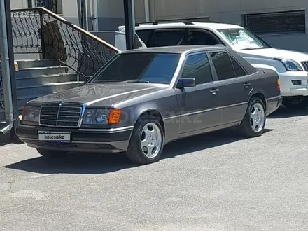 Mercedes-Benz E 260 1992 года за 3 500 000 тг. в Шымкент