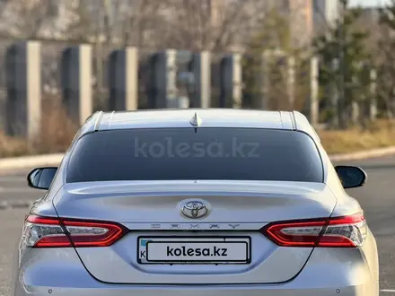 Toyota Camry 2019 года за 13 200 000 тг. в Астана – фото 5