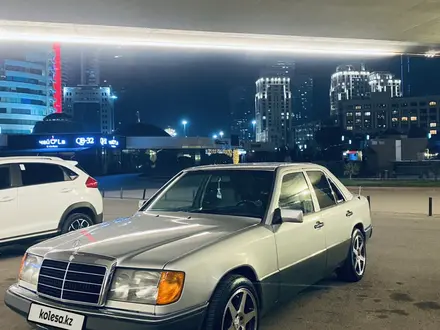 Mercedes-Benz E 200 1992 года за 2 200 000 тг. в Астана – фото 2