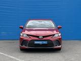 Toyota Camry 2021 года за 14 007 000 тг. в Алматы – фото 2