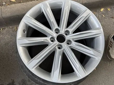 Оригинальные диски Ауди за 300 000 тг. в Алматы – фото 2