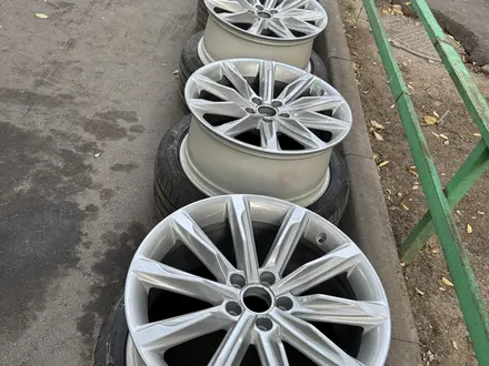 Оригинальные диски Ауди за 300 000 тг. в Алматы – фото 5