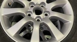 Диски r16 оригинал тайота, лексус ES камри 40-45 с зимними шинами обмен ест за 170 000 тг. в Шымкент – фото 3