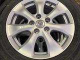 Диски r16 оригинал тайота, лексус ES камри 40-45 с зимними шинами обмен ест за 170 000 тг. в Шымкент – фото 2