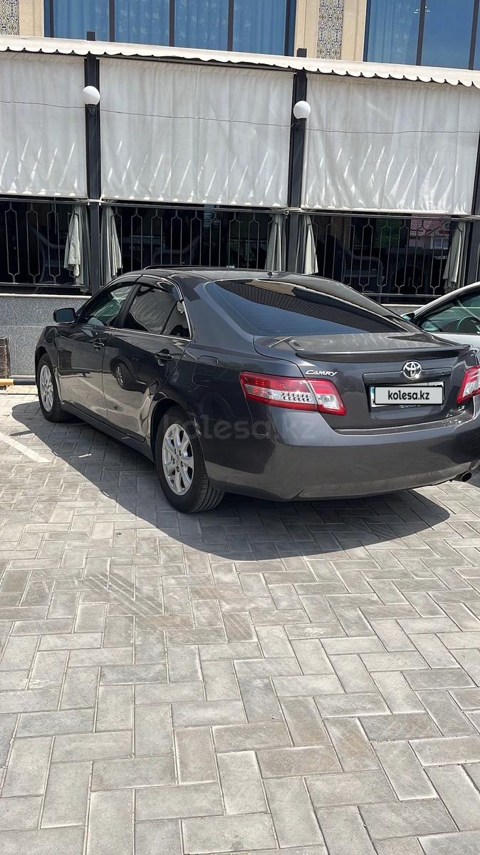 Toyota Camry 2010 г.