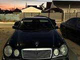 Mercedes-Benz E 230 1996 годаfor3 350 000 тг. в Атырау – фото 2