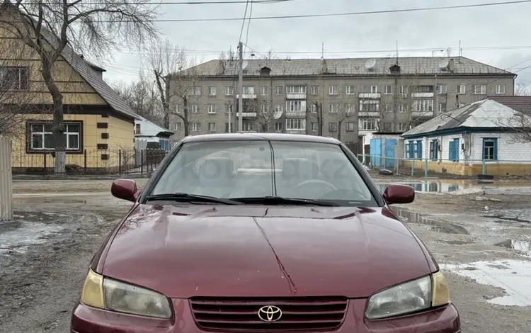 Toyota Camry 1998 годаfor2 800 000 тг. в Семей