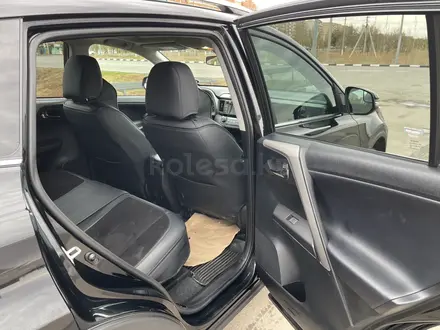 Toyota RAV4 2017 года за 8 999 999 тг. в Актобе – фото 11