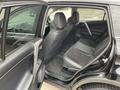 Toyota RAV4 2017 года за 8 999 999 тг. в Актобе – фото 10