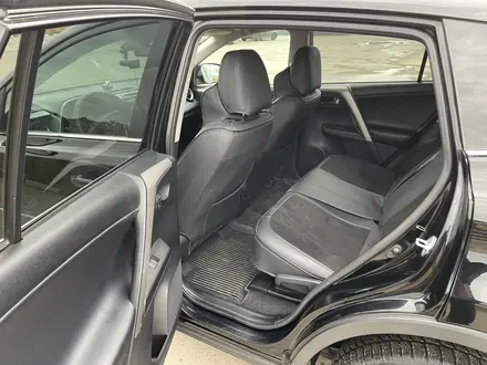 Toyota RAV4 2017 года за 8 999 999 тг. в Актобе – фото 10