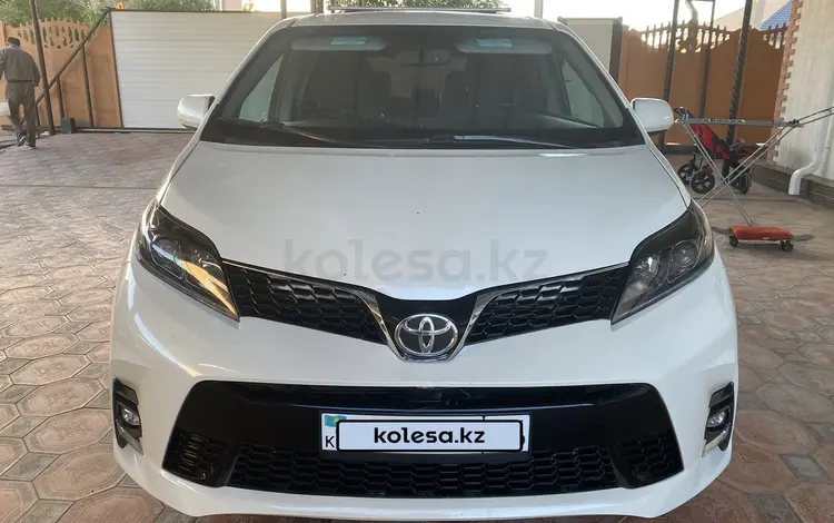 Toyota Sienna 2015 года за 15 500 000 тг. в Атырау