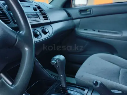 Toyota Camry 2002 года за 4 000 000 тг. в Уральск – фото 10