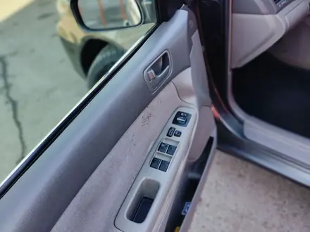Toyota Camry 2002 года за 4 000 000 тг. в Уральск – фото 9