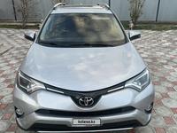 Toyota RAV4 2016 годаfor10 000 000 тг. в Атырау