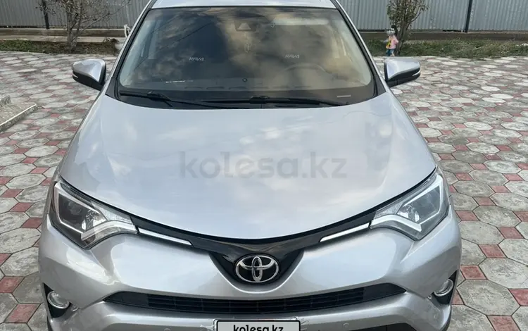 Toyota RAV4 2016 годаfor10 000 000 тг. в Атырау