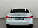 Toyota Camry Luxe eCVT 2024 года за 21 390 000 тг. в Астана – фото 4