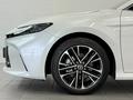 Toyota Camry Luxe eCVT 2024 года за 21 390 000 тг. в Астана – фото 18