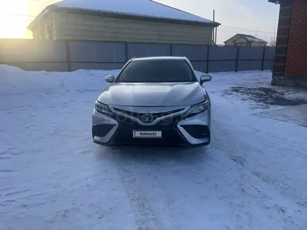 Toyota Camry 2019 года за 10 000 000 тг. в Актобе – фото 10