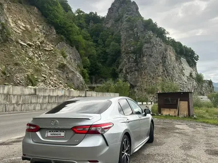Toyota Camry 2019 года за 10 000 000 тг. в Актобе – фото 3