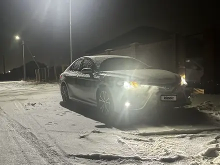 Toyota Camry 2019 года за 10 000 000 тг. в Актобе – фото 5