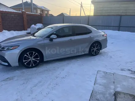 Toyota Camry 2019 года за 10 000 000 тг. в Актобе – фото 8