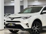 Toyota RAV4 2018 года за 14 190 000 тг. в Шымкент – фото 2