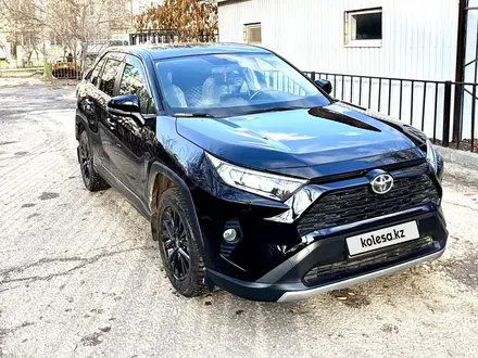 Toyota RAV4 2021 года за 16 500 000 тг. в Актобе – фото 2