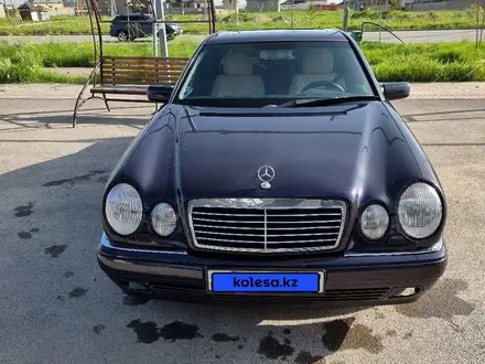 Mercedes-Benz E 280 1998 года за 2 700 000 тг. в Шымкент